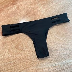 extra cheeky bikini bottom 🖤